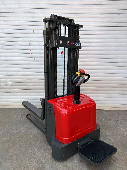 Carrello Elevatore Elettrico d - Electric Forklift recensione e prezzo