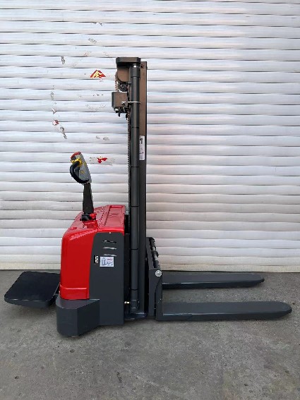 Carrello Elevatore Elettrico d - Electric Forklift recensione e prezzo